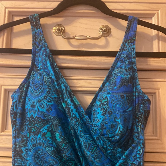 Miraclesuit One Piece - Picture 3 of 12